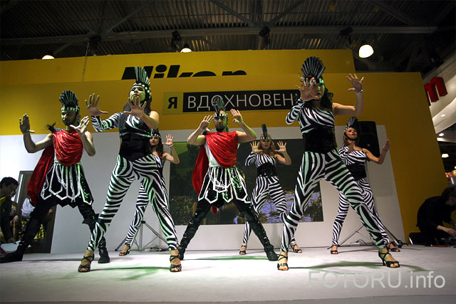 Танец. Стенд Nikon