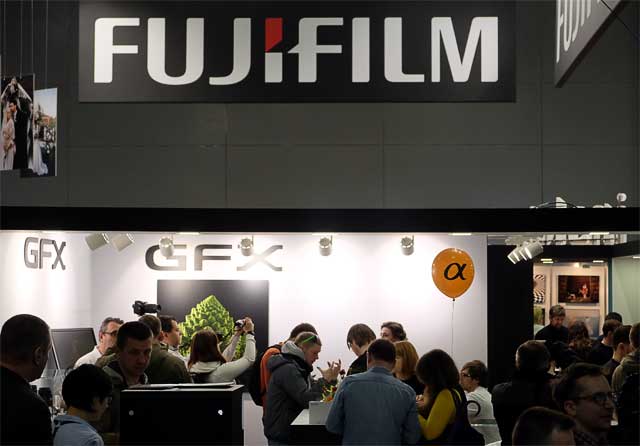 Компания Fujifilm представила систему среднеформатных камер GFX