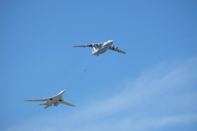 Ил-78 имитирует дозаправку в воздухе Ту-160