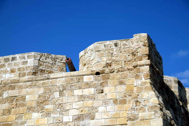 Ларнакский форт. Фрагмент стены с пушками