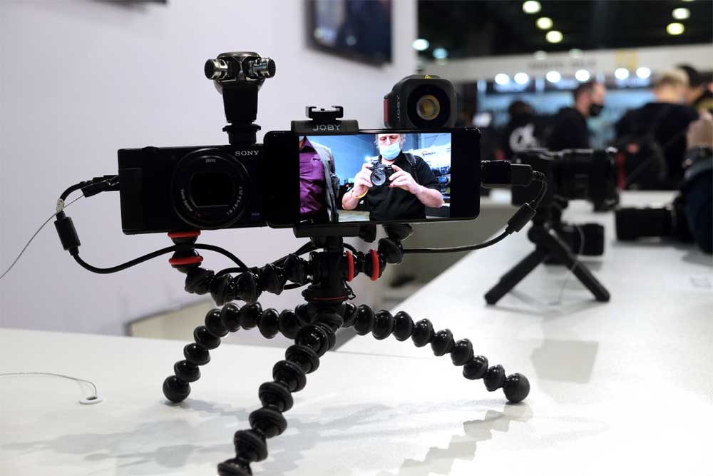 Компактная камера для видео-блогеров SONY ZV1