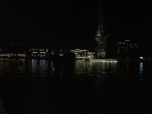 Вечерняя Москва-река и памятник Петру Первому